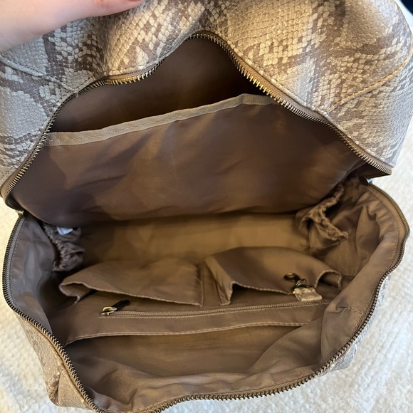 Honest company diaper backpack - Picture 4 of 7